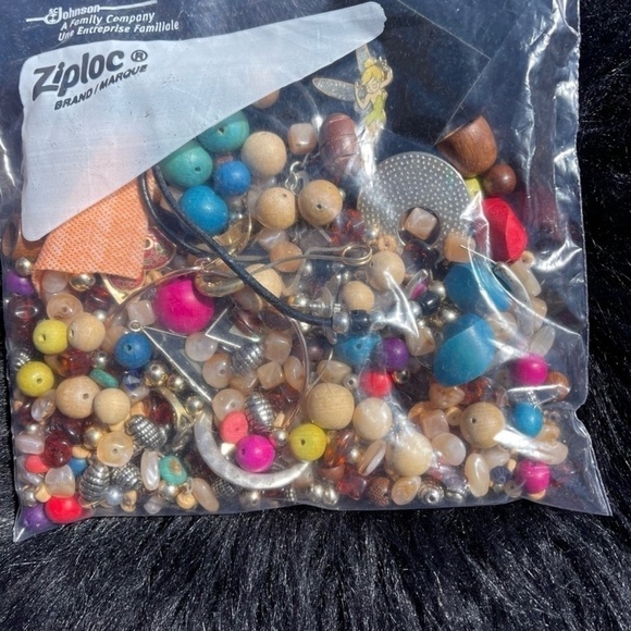 Vintage Lot Of Crafting Beads Wood Plastic For Repurposing - Picture 3 of 7